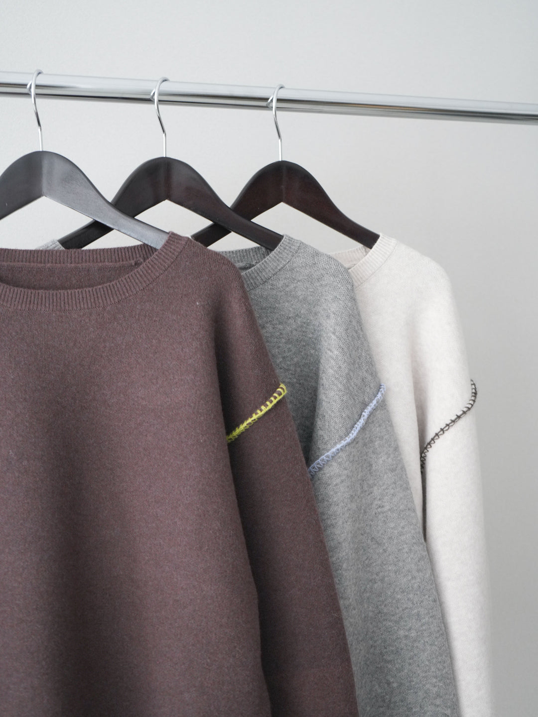 [SET]バックロゴ刺繍配色ステッチニットプルオーバー+選べるアクセセット(2set)