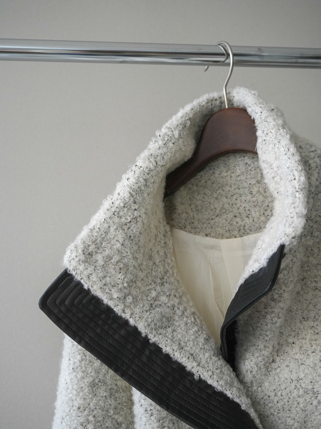 [SET]レザー切替ブークレブルゾン+袖ボタンボトルネックリブニットトップス(2set)