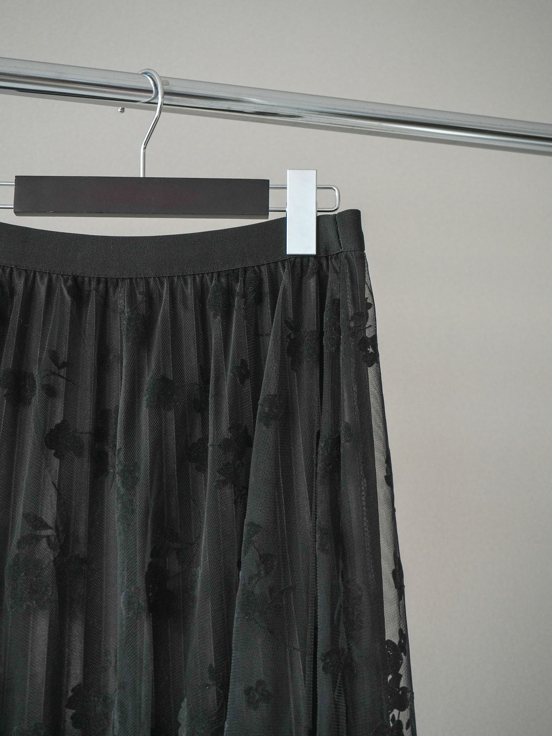 [SET]ヘンリーネック配色レイヤードニットプルオーバー+フラワーフロッキーチュールプリーツスカート(2set)