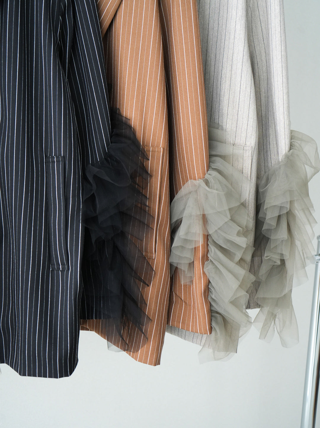 [SET]アシンメトリーチュールストライプジャケット+ヘリンボーンストライプサロペット(2set)