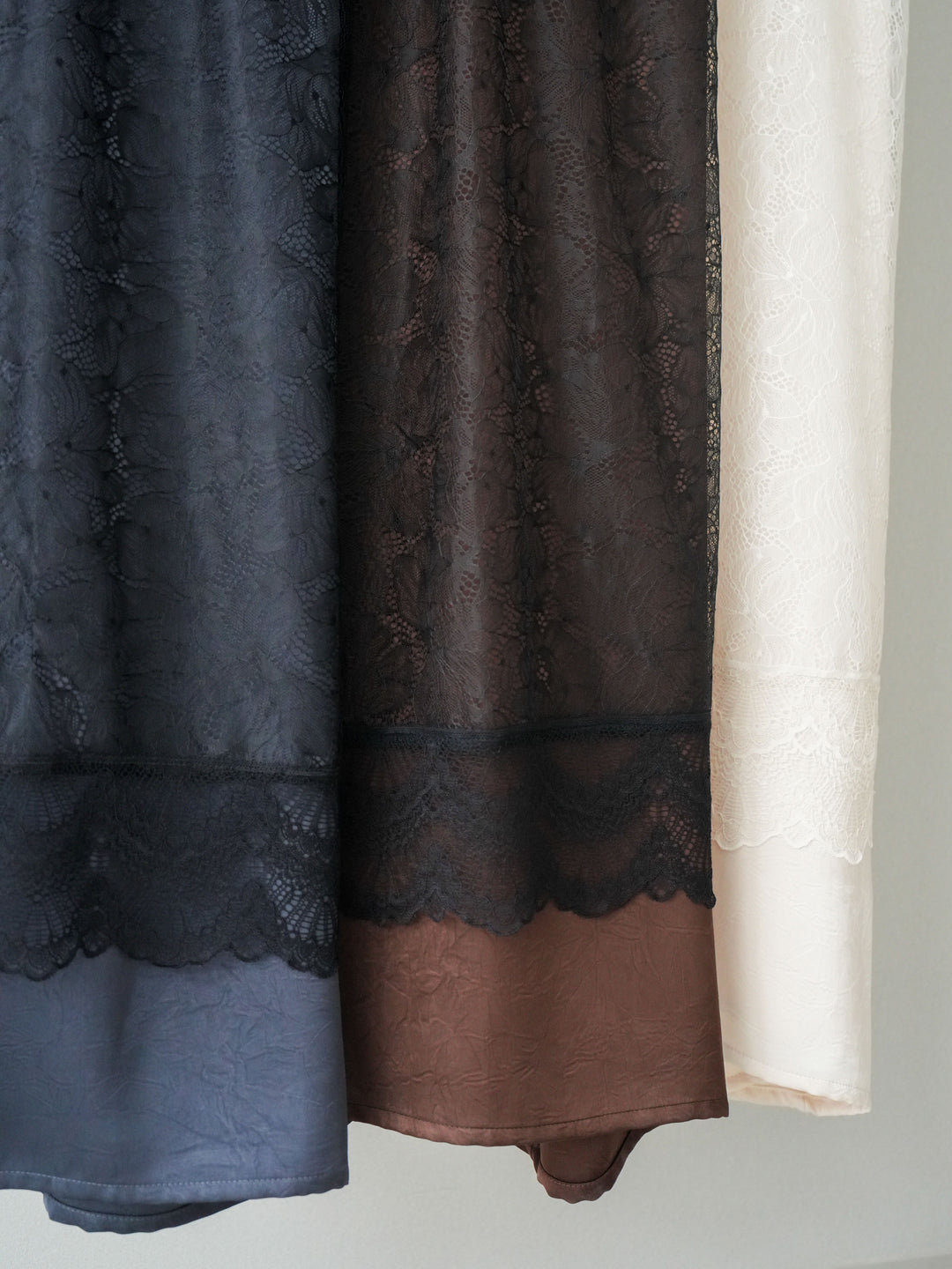 [SET]サテンレースレイヤードキャミワンピース+リネンタッチオーバージャケット(2set)