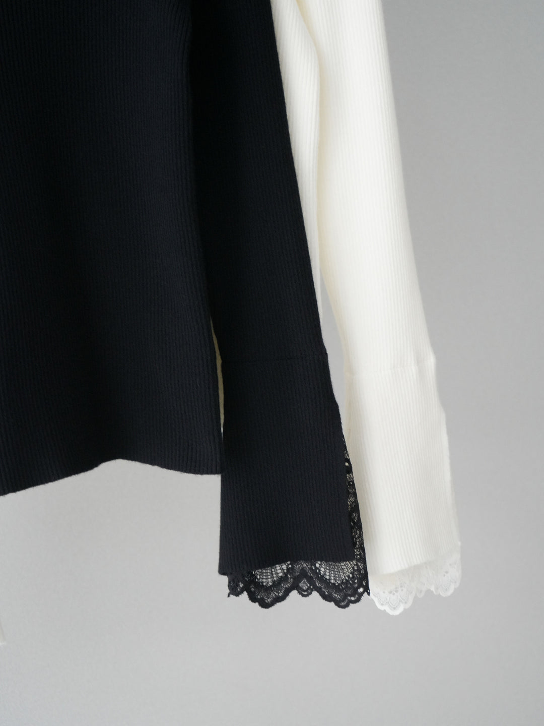 [SET]袖スカラップレースオフネックニットトップス+グログランテープストライプサロペット(2set)