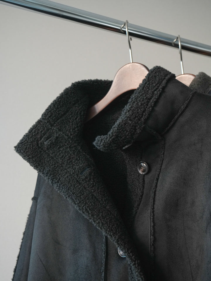 [SET]スタンドネックフェイクムートンミディアムコート+アンティークボタンニットカーディガン+ベルト付きタックミニスカート(3set)