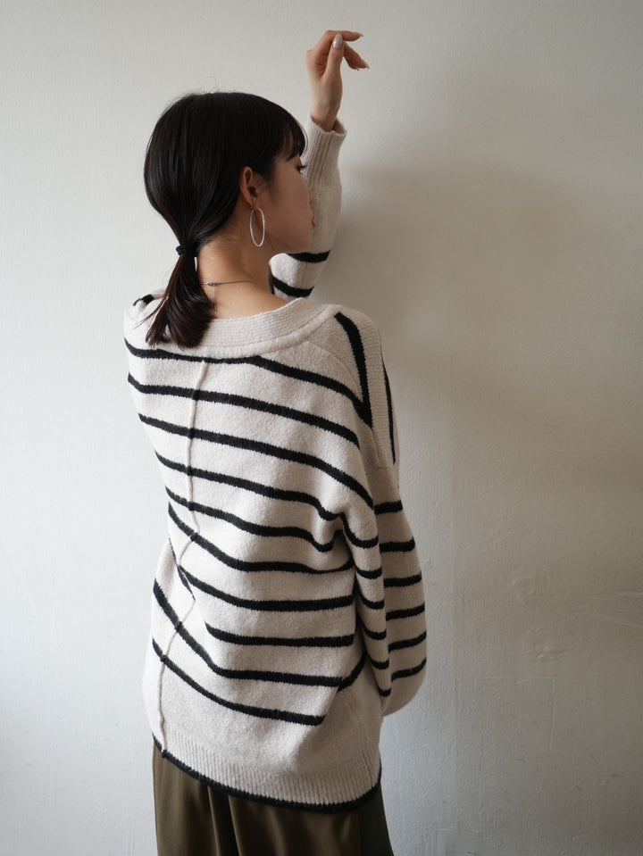 [Pre-order] V-neck striped loose knit pullover/oatmeal