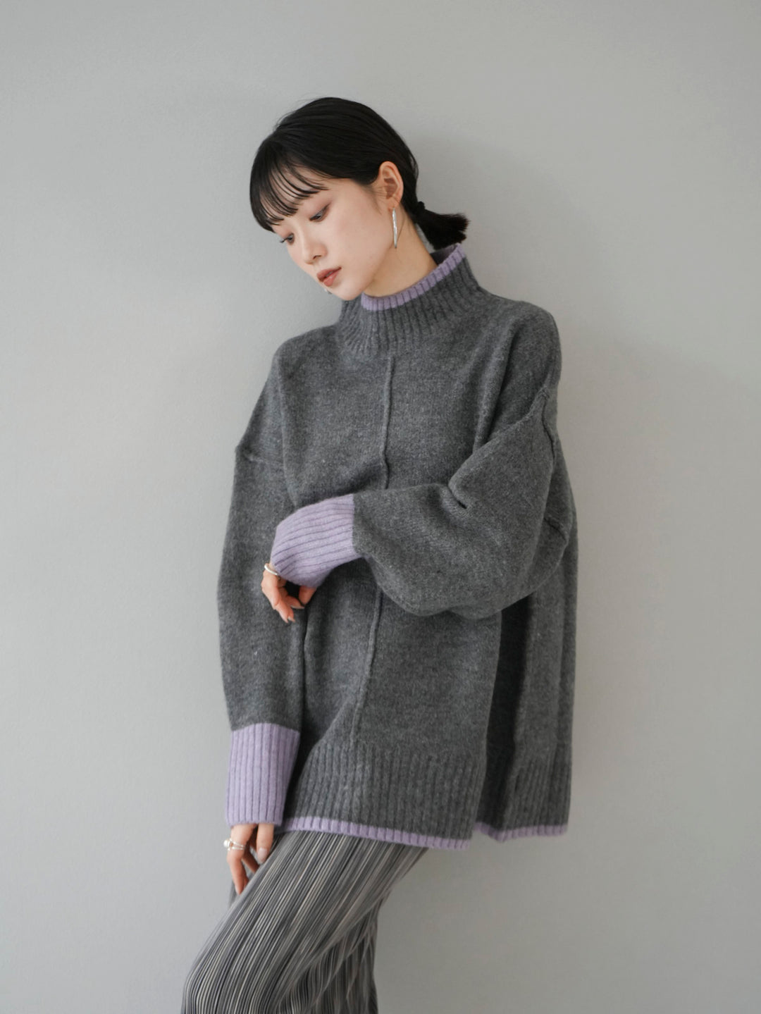 [Pre-order] Color-coordinated high-neck knit pullover/charcoal