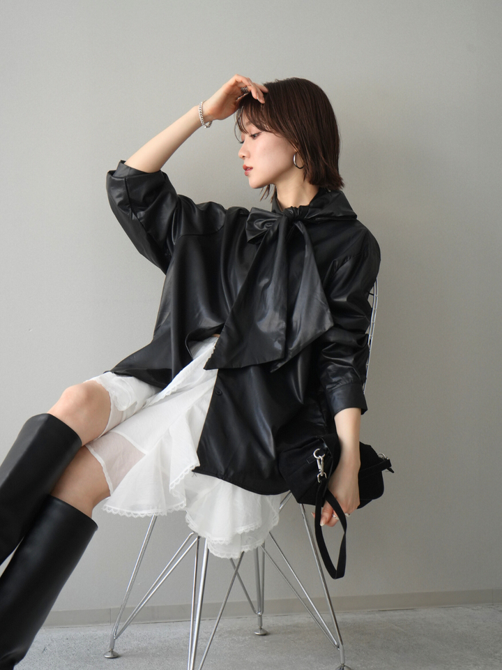 [SET]フェイクレザーボウタイブラウス+ラッフルレースミニスカート(2set)