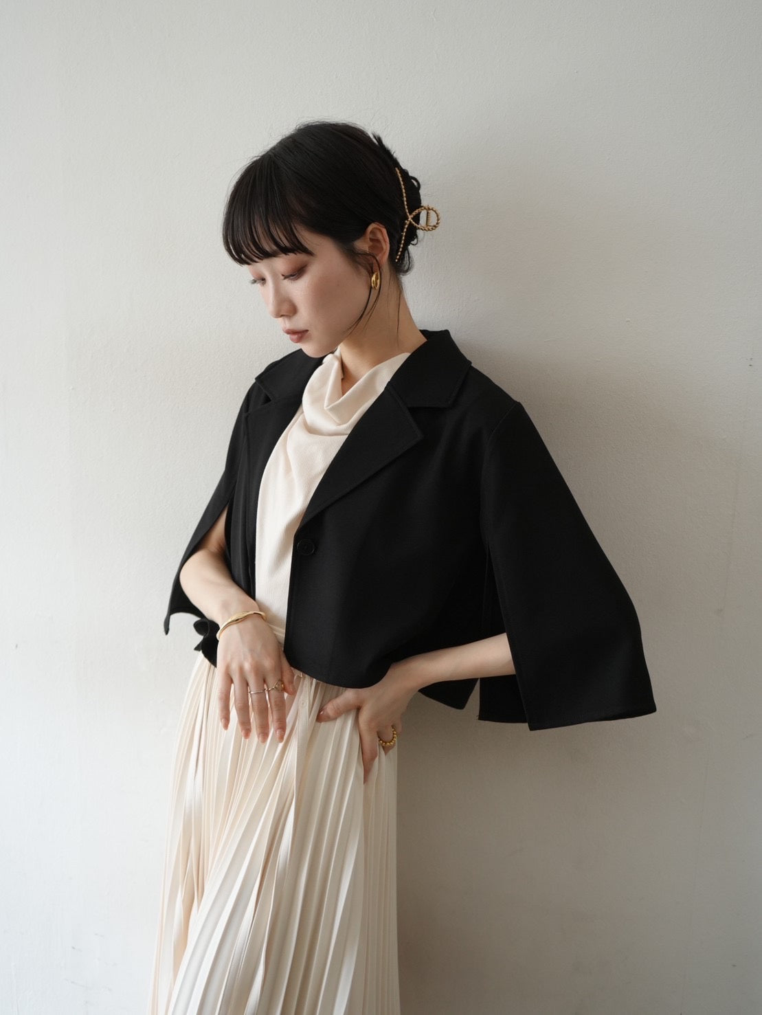 YUKKO COLLABORATION DRAPE NECK PLEATS DRESS/BEIGE