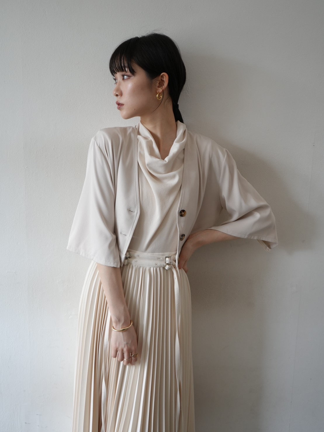 YUKKO COLLABORATION　DRAPE NECK PLEATS DRESS/BEIGE