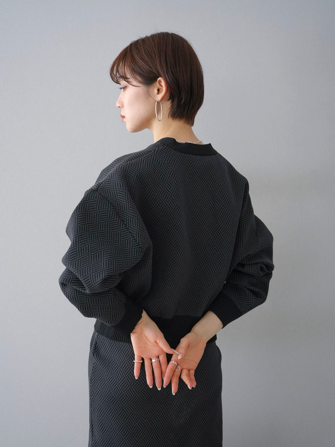 [Pre-order] Geometric pattern polyester knit cardigan/Black