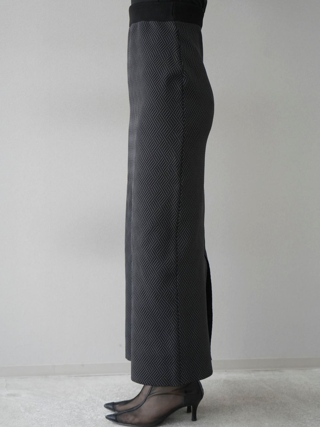 [Pre-order] Geometric pattern polyester knit skirt/black