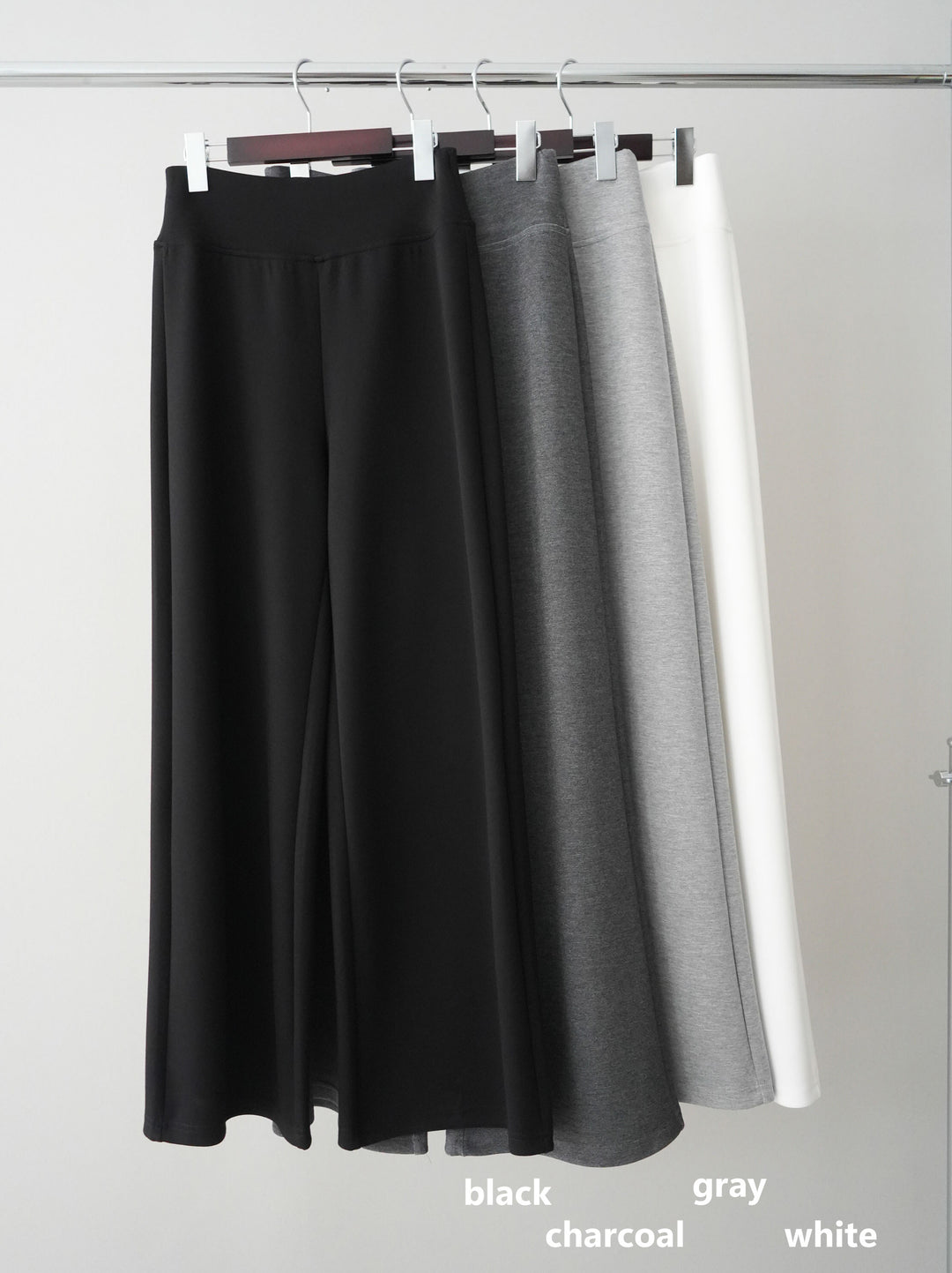 [SET]アシンメトリーオフショルポンチプルオーバー+レーストリムキャミソール+イージーポンチワイドパンツ(3set)