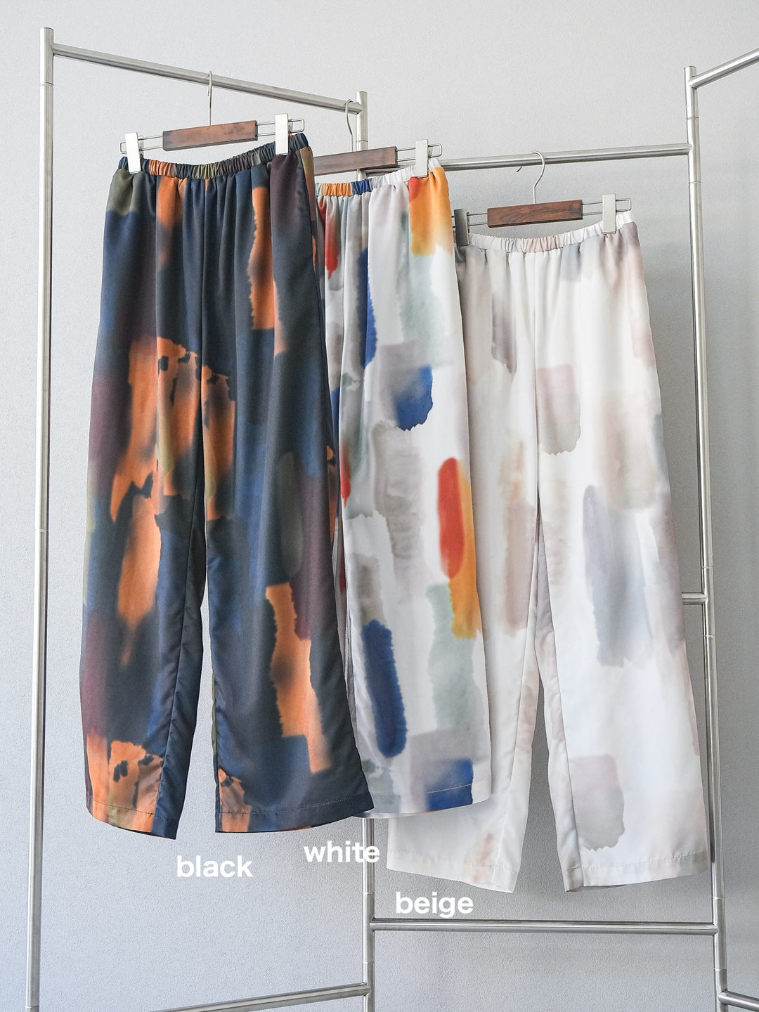 [SET] 前繫帶透視上衣 + 水彩藝術休閒褲 + 繩繡薄紗疊穿褲 (3 件套)