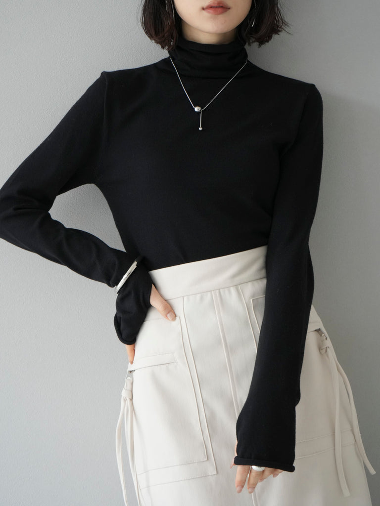 予約]フィンガーホールタートルニットトップス/ブラック – Lumier