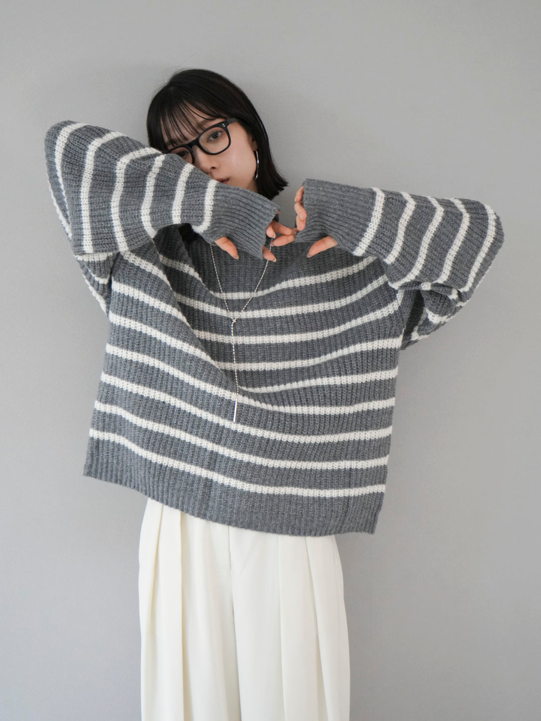 [Pre-order] Fingerhole Rib-knit Border Knit Pullover/Gray x Off