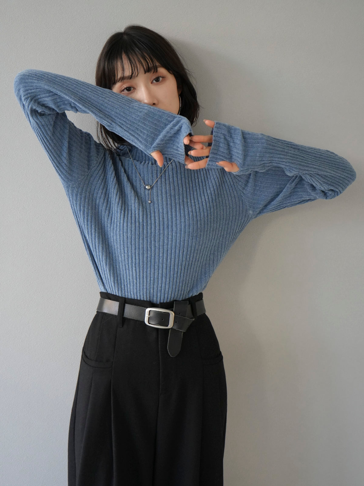 予約]モールリブハイネックトップス/ブルー – Lumier