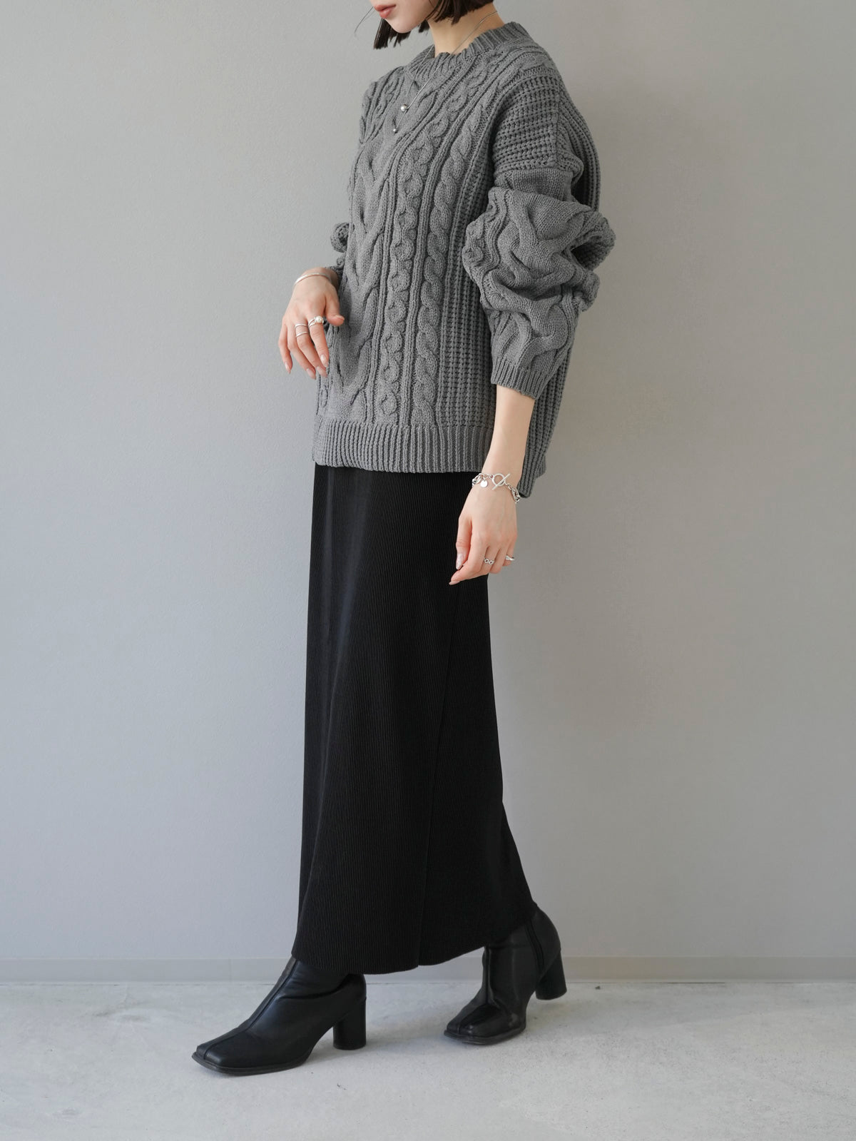 予約]ミックスケーブルポリエステルニットプルオーバー/グレー – Lumier