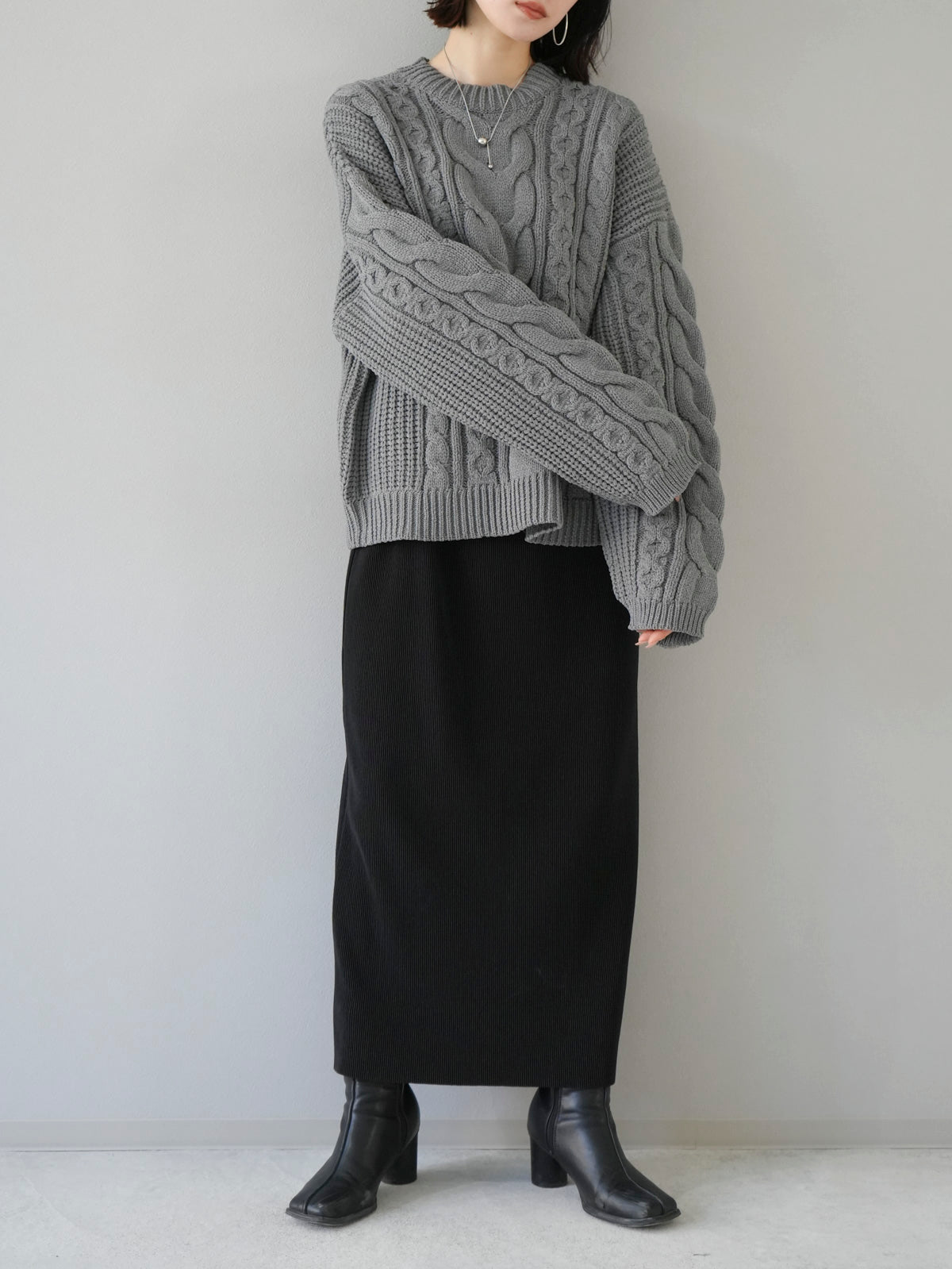 予約]ミックスケーブルポリエステルニットプルオーバー/グレー – Lumier