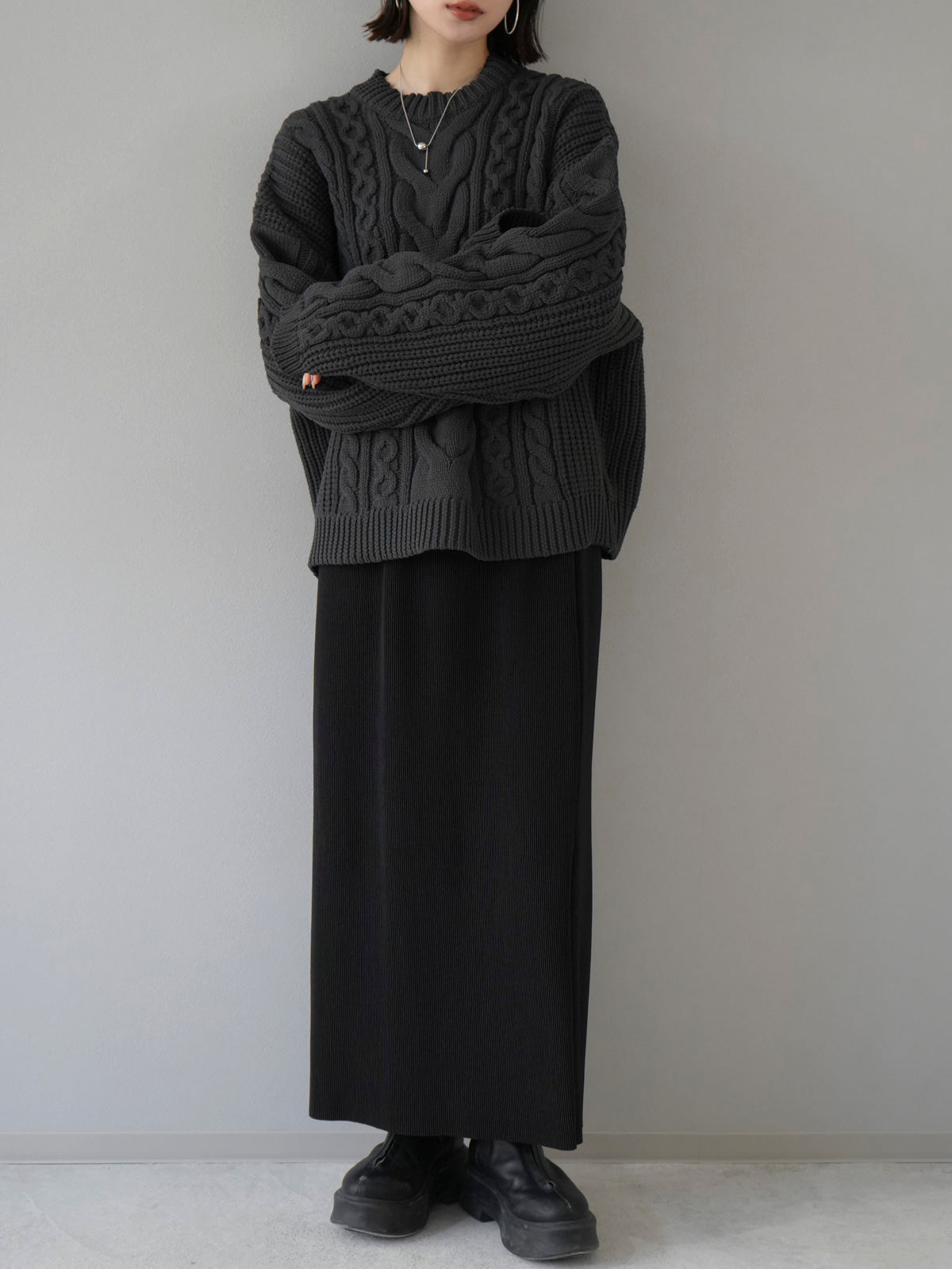 予約]ミックスケーブルポリエステルニットプルオーバー/スモーク