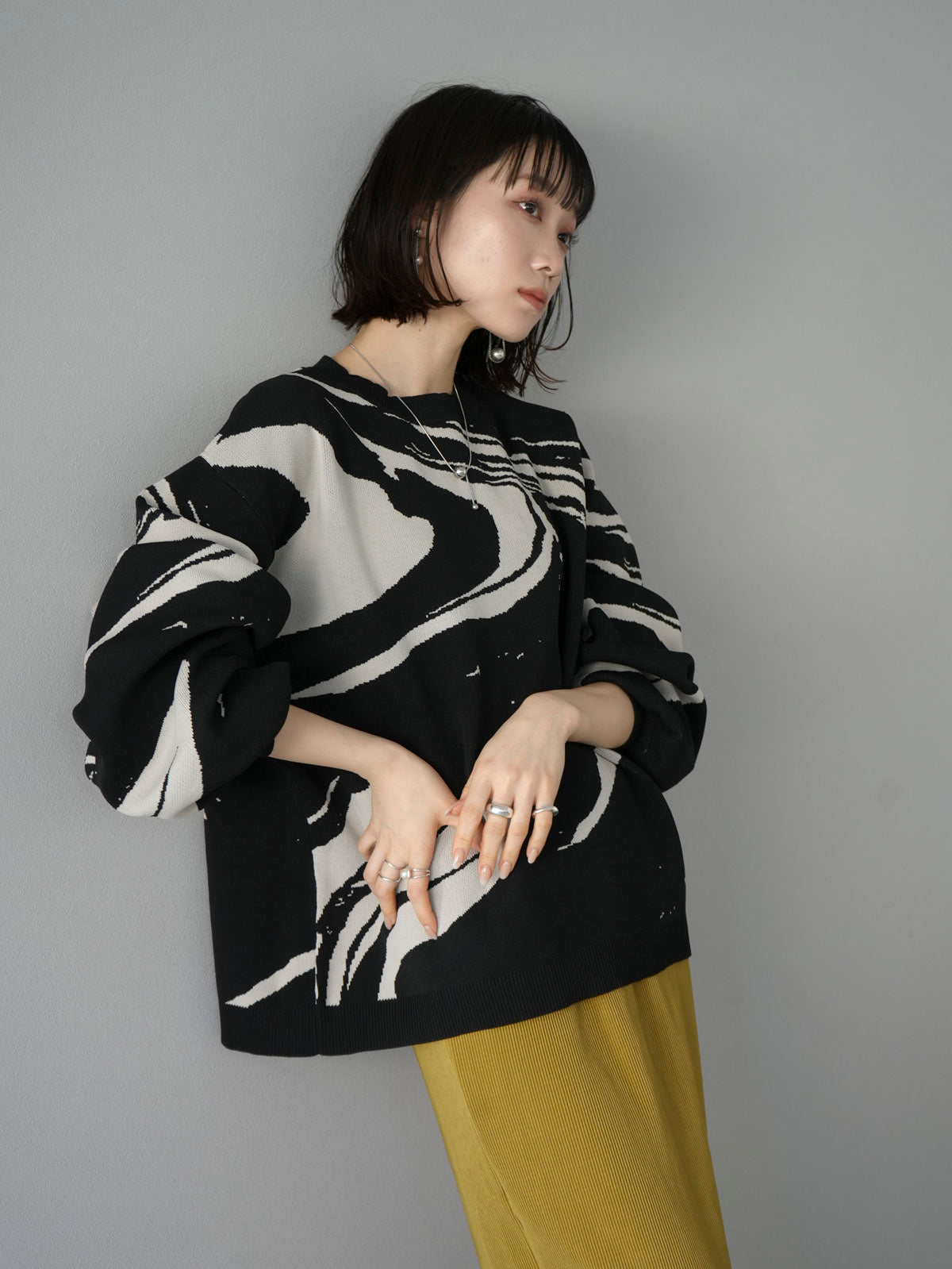 予約]マーブル柄ポリエステルニットプルオーバー/ブラック – Lumier