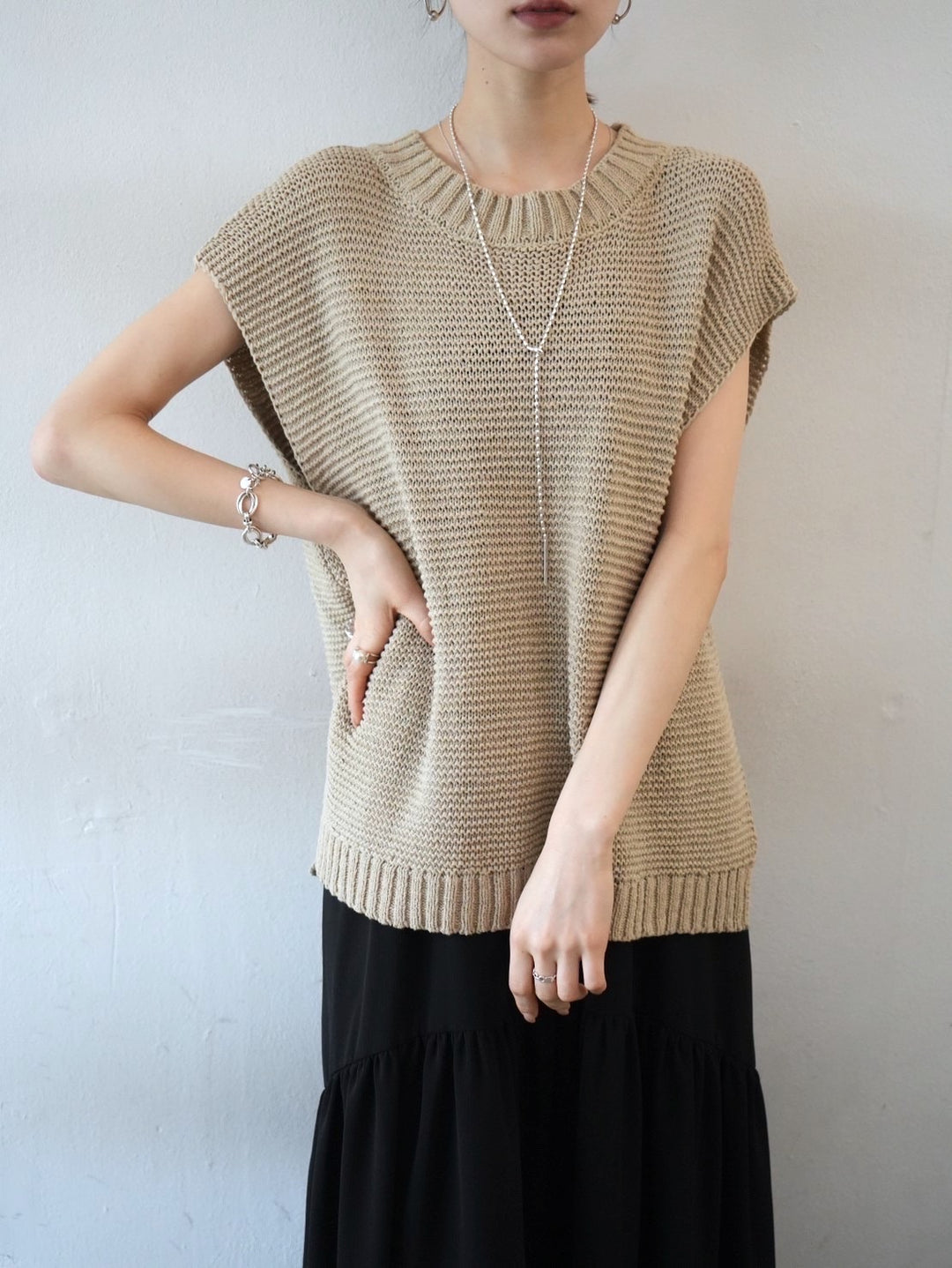 Tape yarn loose knit vest/beige