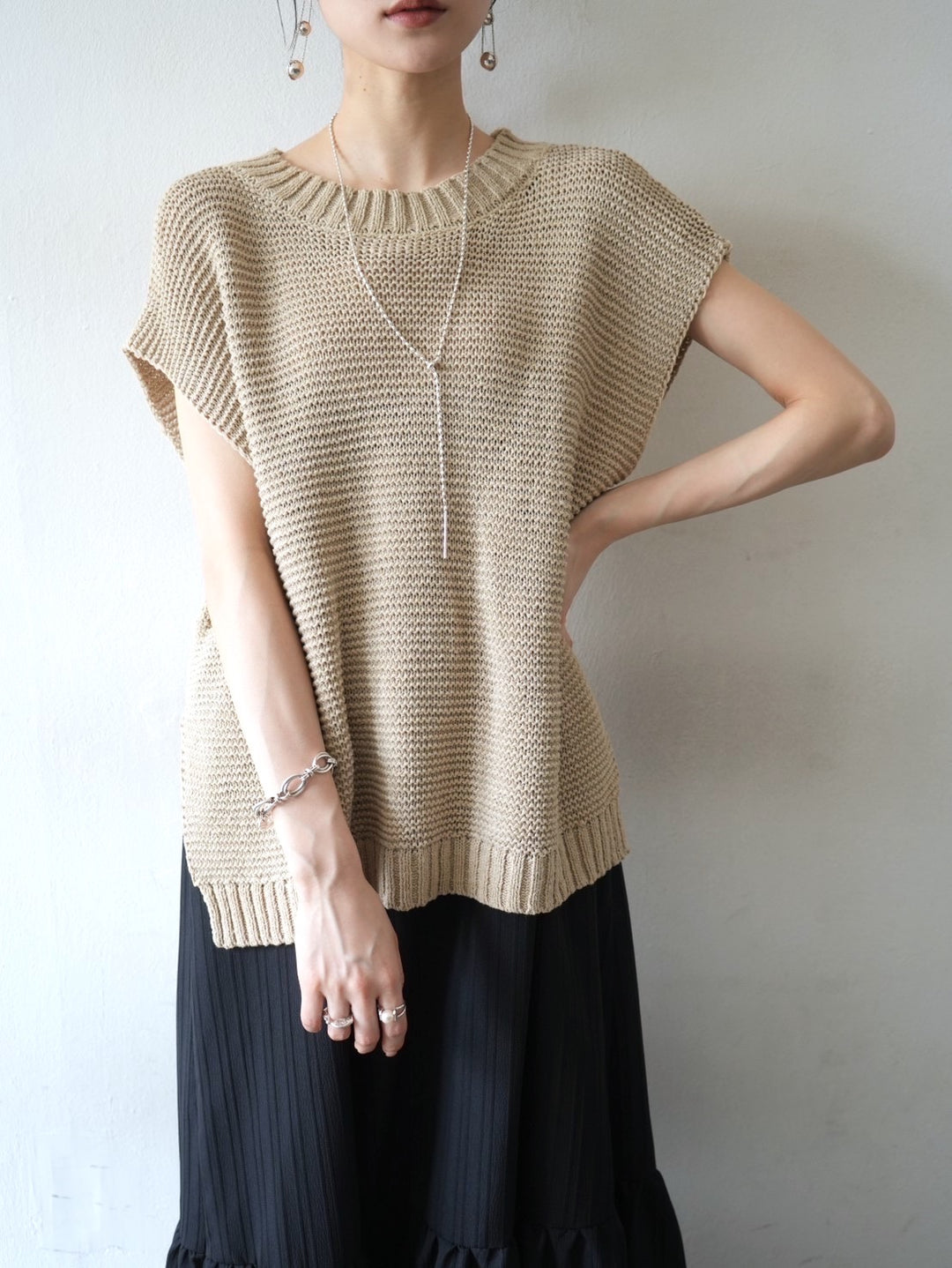 Tape yarn loose knit vest/beige