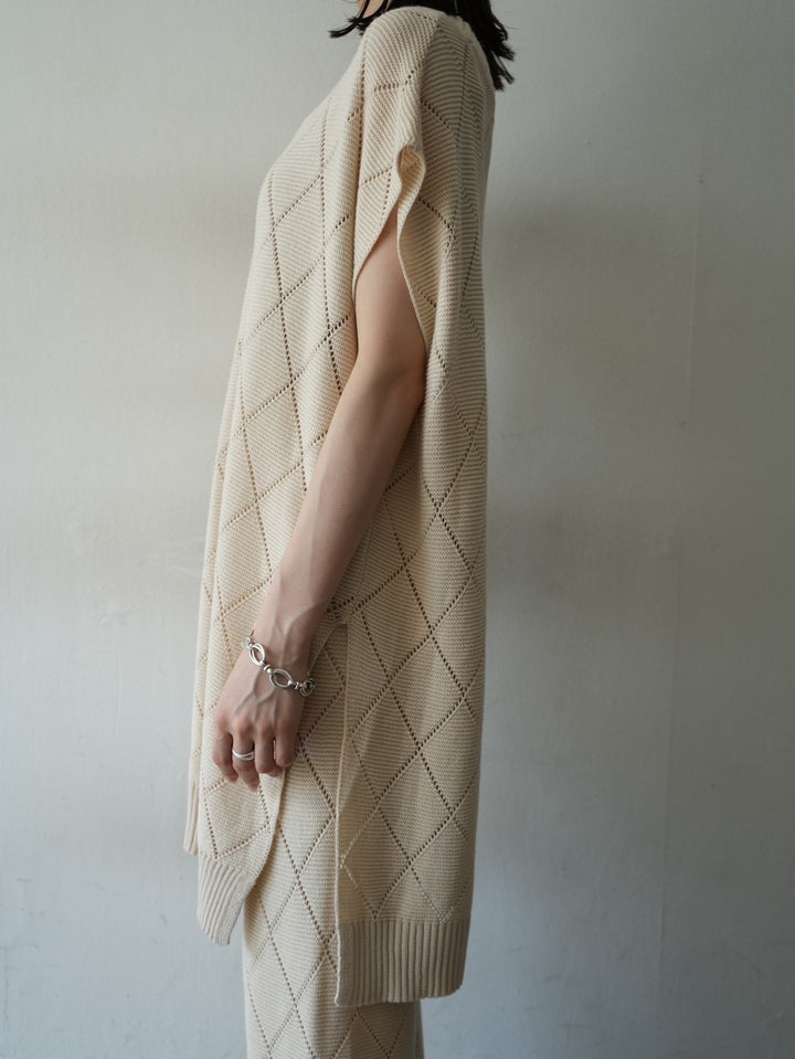 Diamond pattern knit vest/ivory