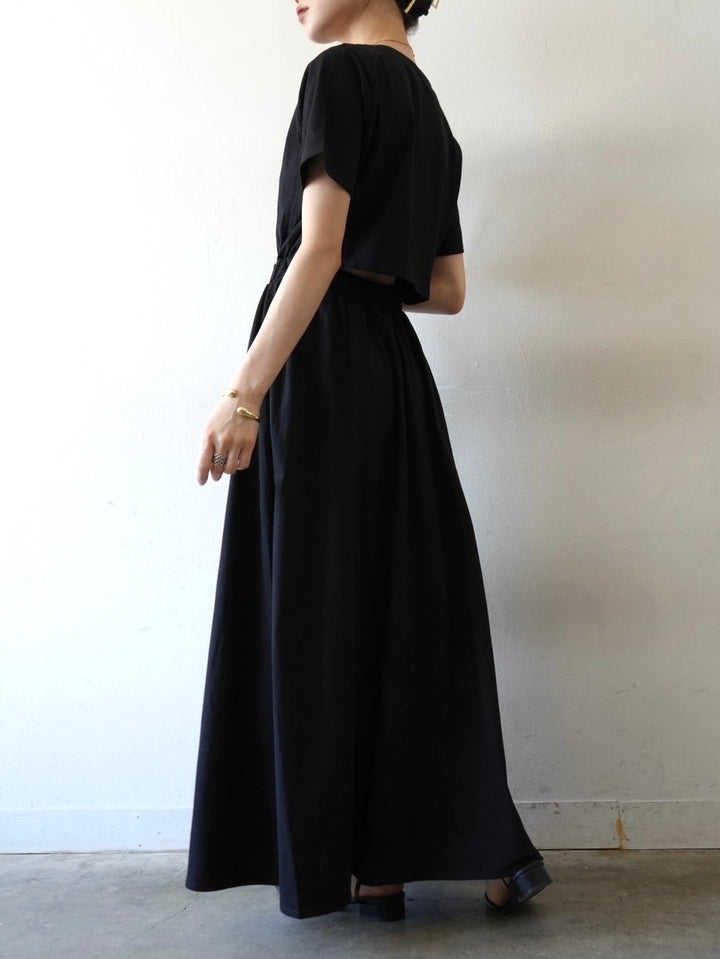 Back open cut dress/black