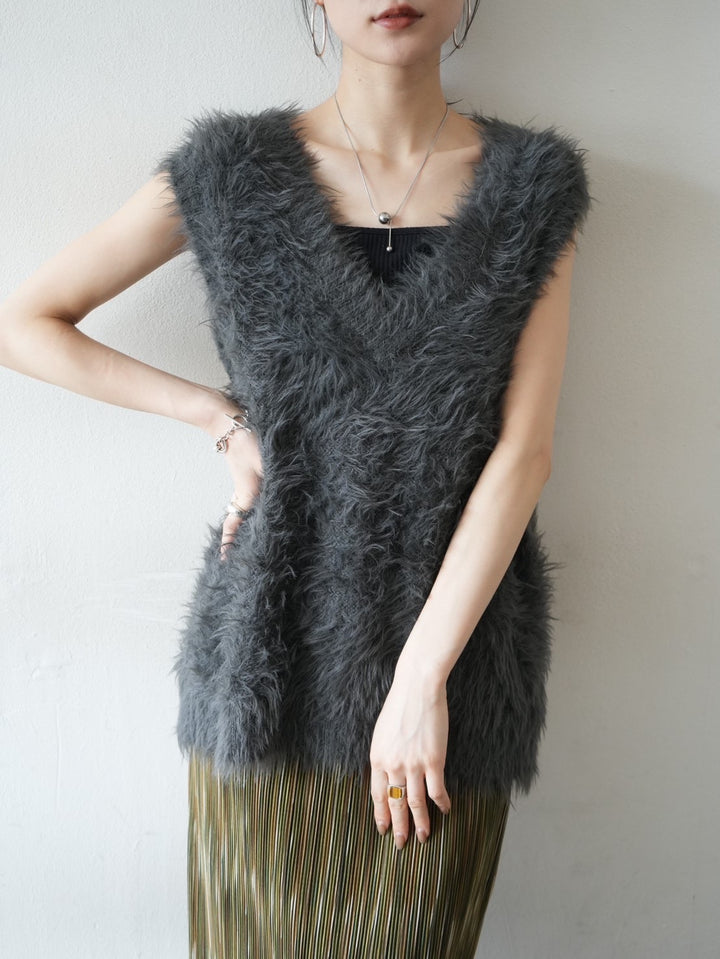 [Pre-order] V-neck shaggy knit vest/charcoal