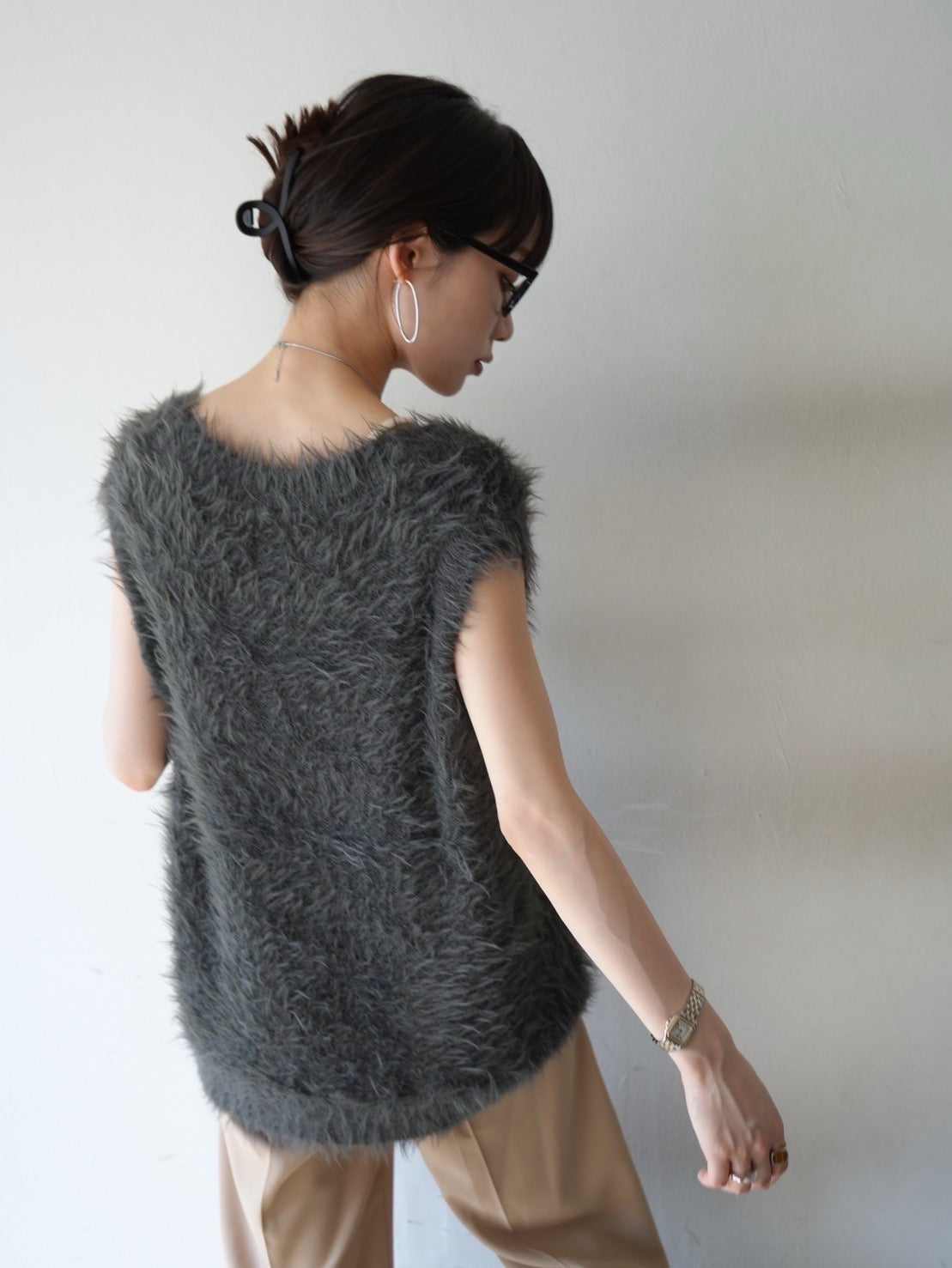 Pre-order] V-neck shaggy knit vest/charcoal – Lumier