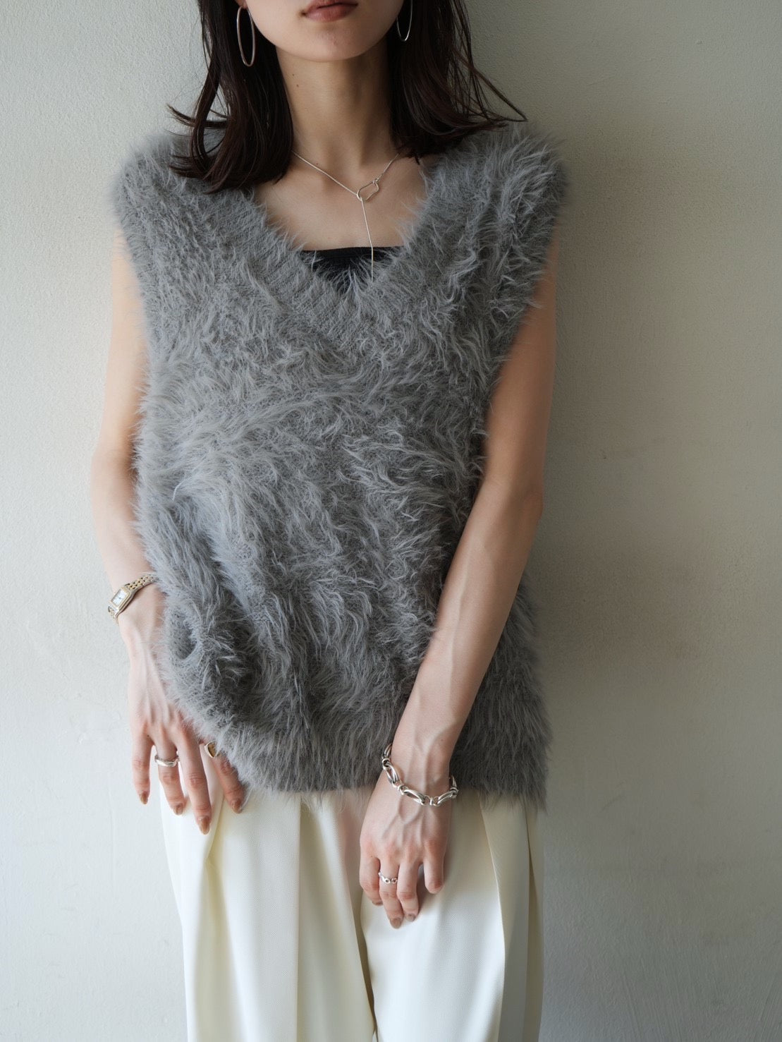 Pre-order] V-neck shaggy knit vest/gray – Lumier