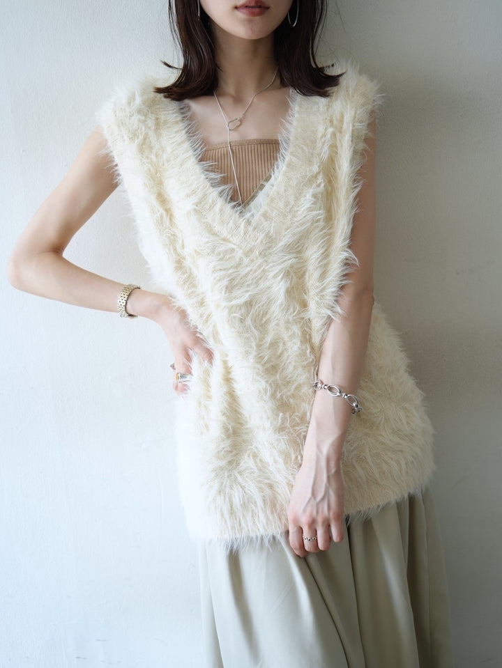 [Pre-order] V-neck shaggy knit vest/ivory