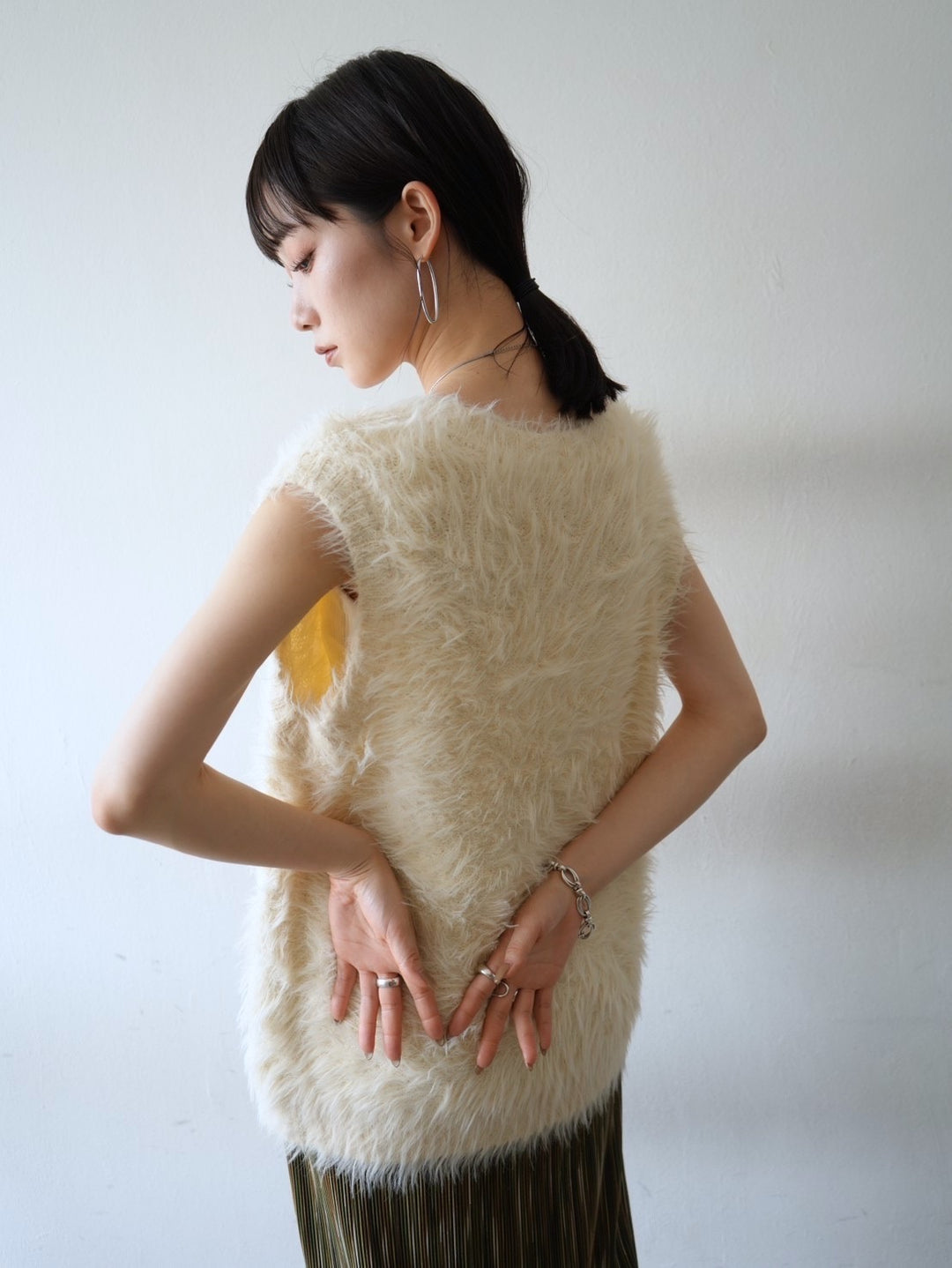 [Pre-order] V-neck shaggy knit vest/ivory