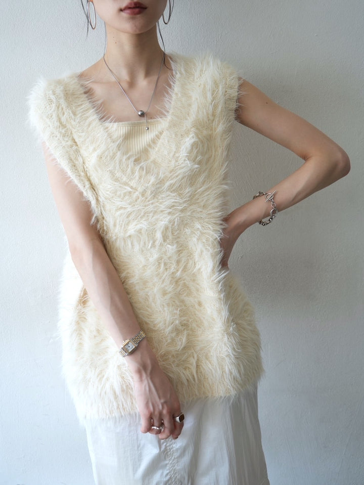 [Pre-order] V-neck shaggy knit vest/ivory