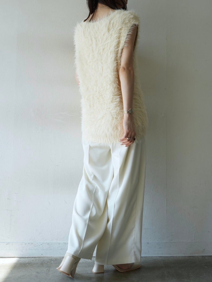 [Pre-order] V-neck shaggy knit vest/ivory