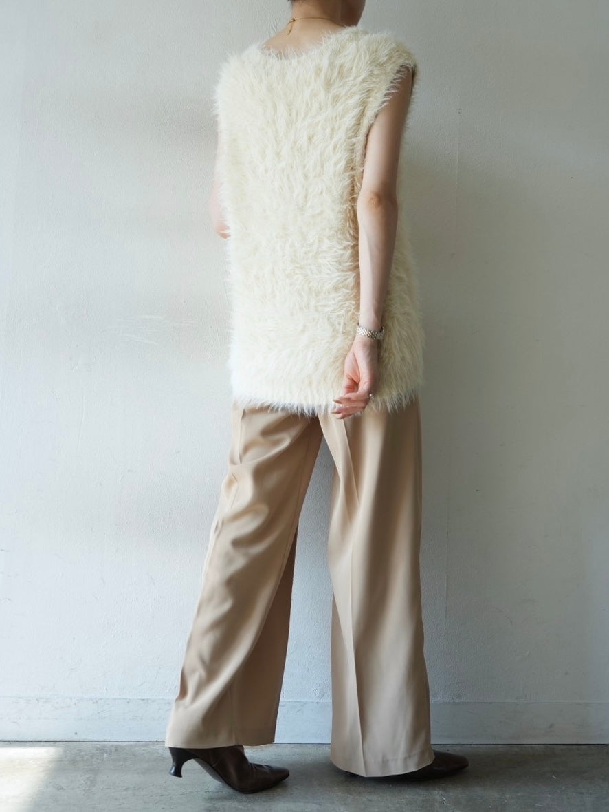 [Pre-order] V-neck shaggy knit vest/ivory