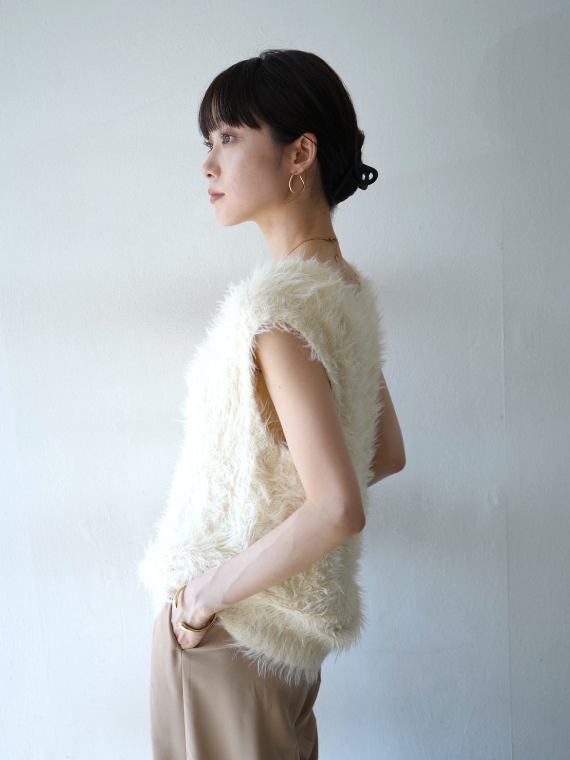 Pre-order] V-neck shaggy knit vest/ivory – Lumier
