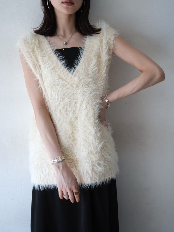 [Pre-order] V-neck shaggy knit vest/ivory