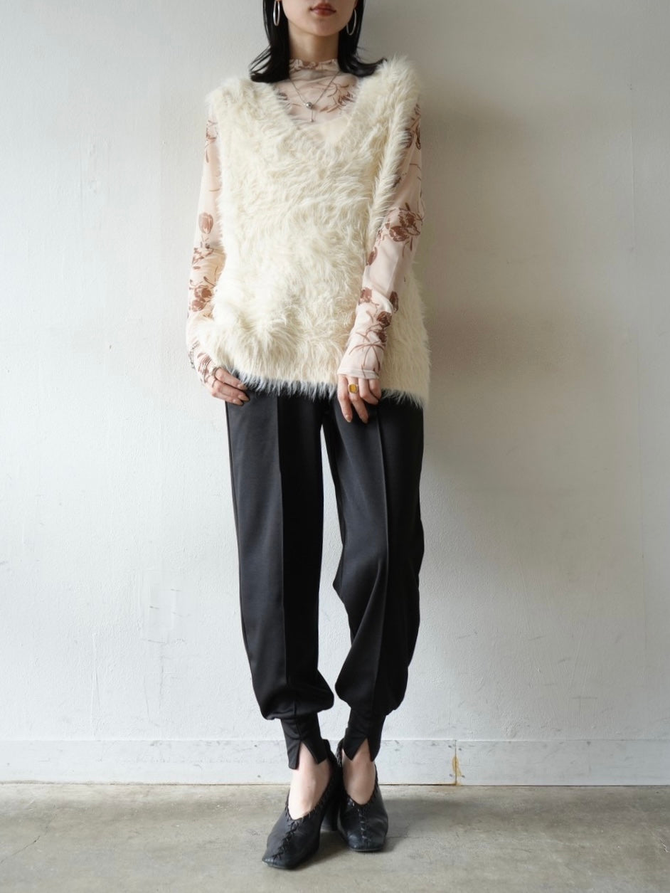 [Pre-order] V-neck shaggy knit vest/ivory