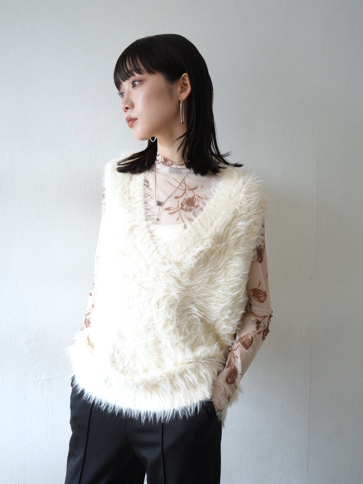 [Pre-order] V-neck shaggy knit vest/ivory