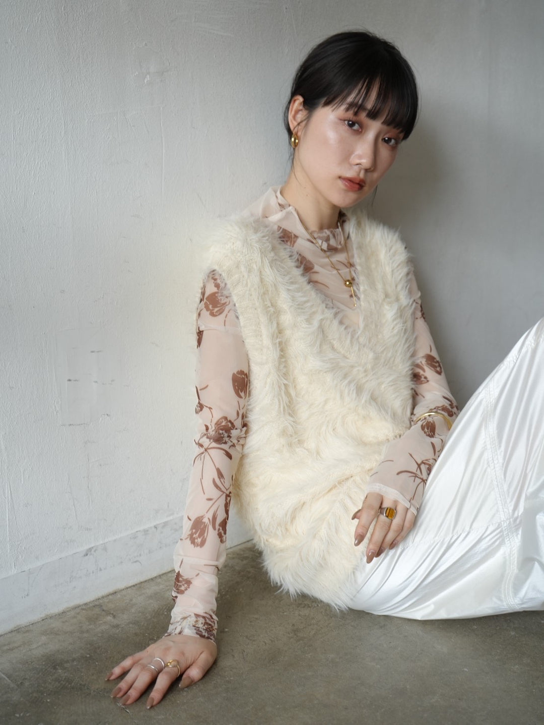 [Pre-order] V-neck shaggy knit vest/ivory