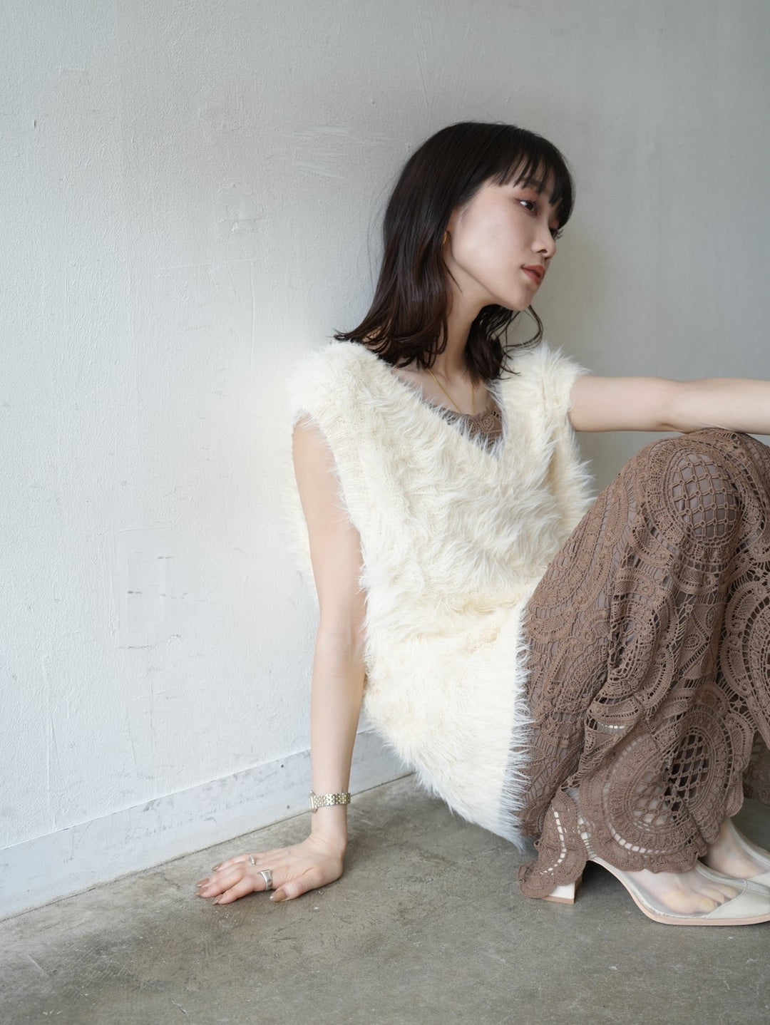 [Pre-order] V-neck shaggy knit vest/ivory