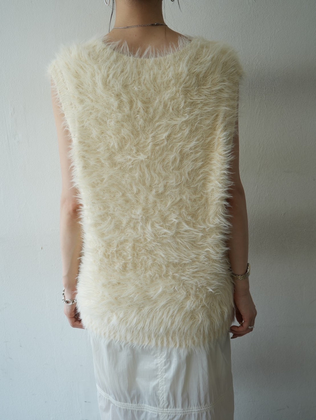 [Pre-order] V-neck shaggy knit vest/ivory