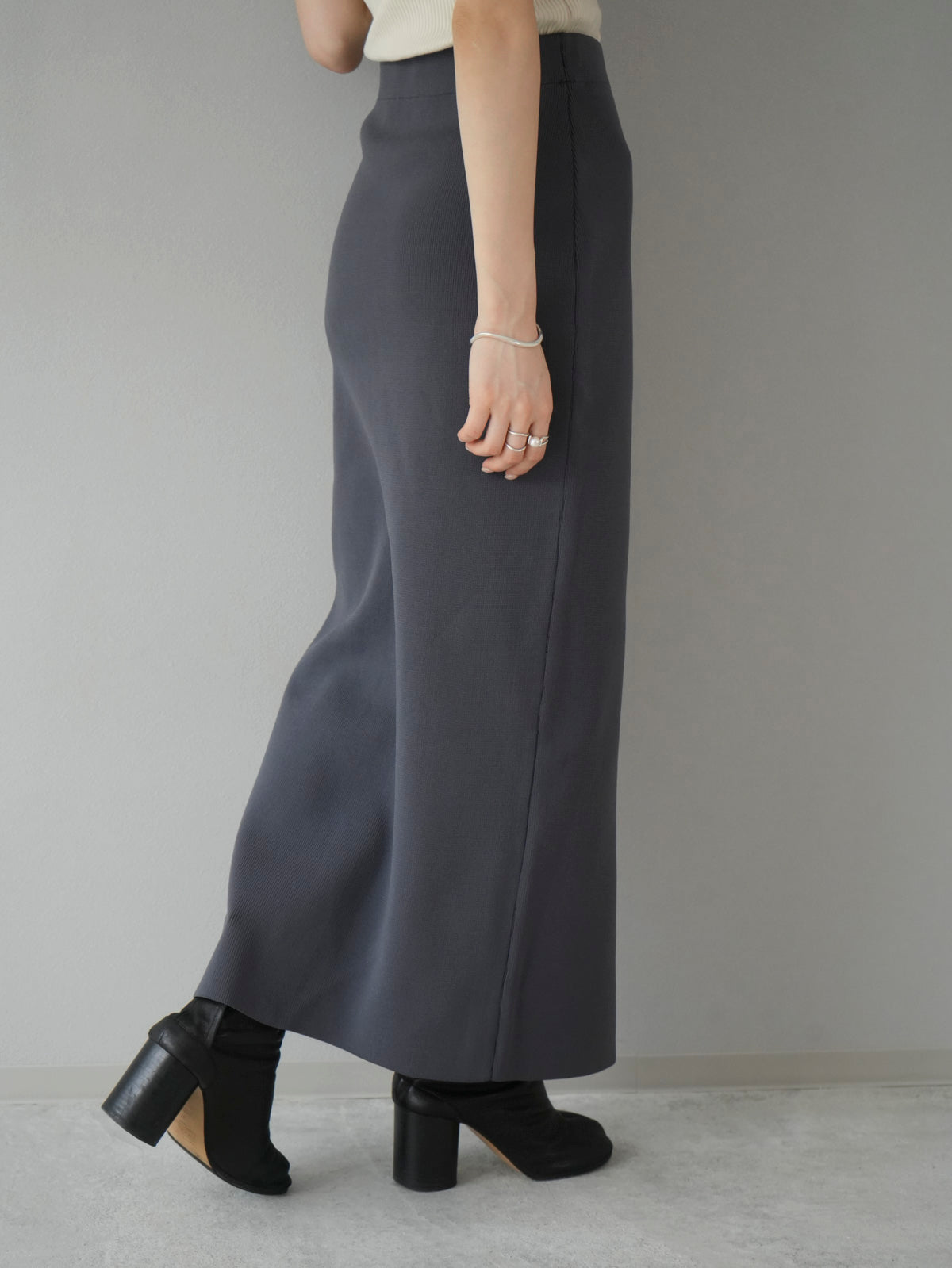 Pre-order] Front zip knit tight skirt/charcoal – Lumier