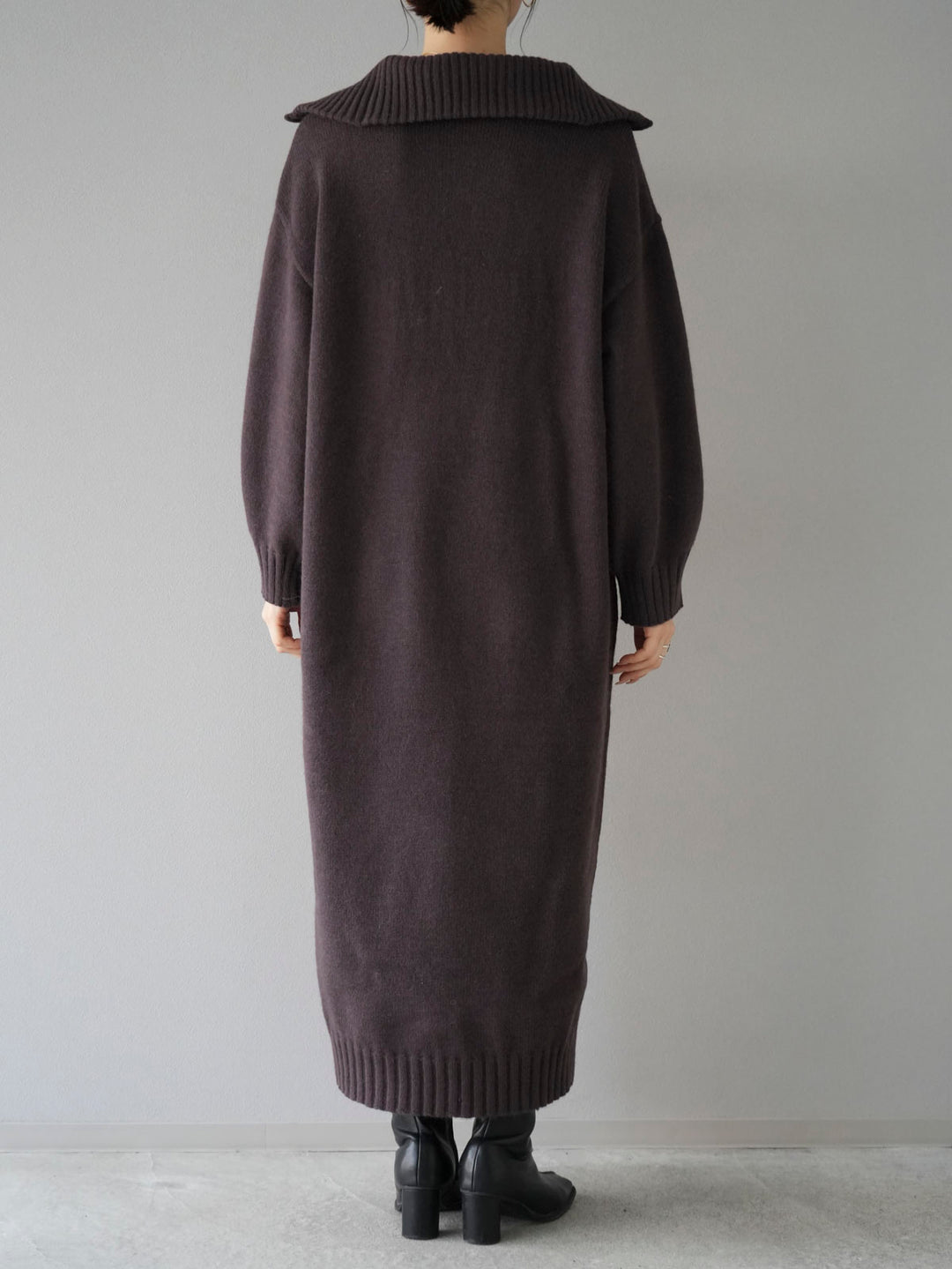 High neck zip knit dress/brown