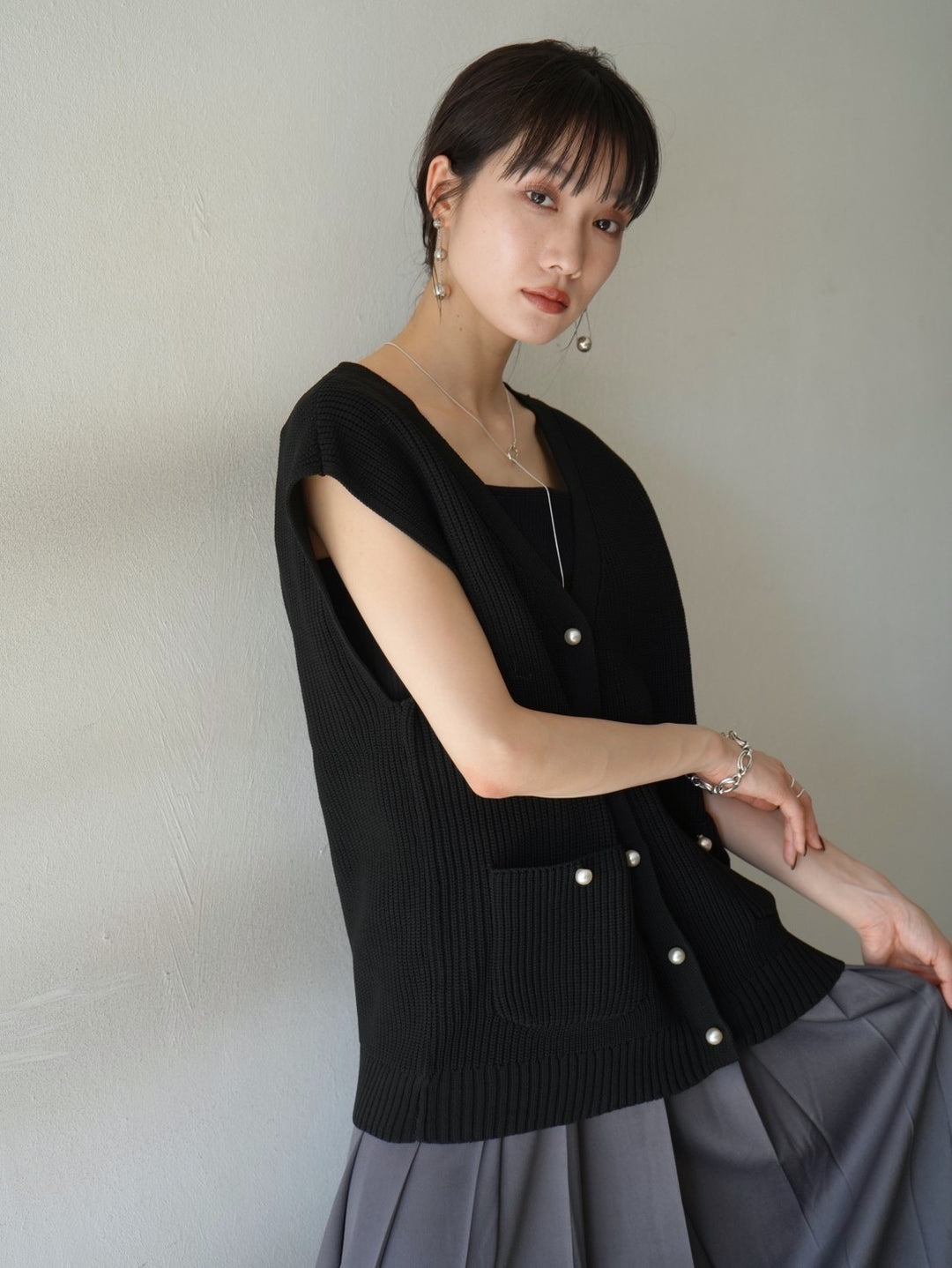 [Pre-order] Pearl design polyester knit vest/black