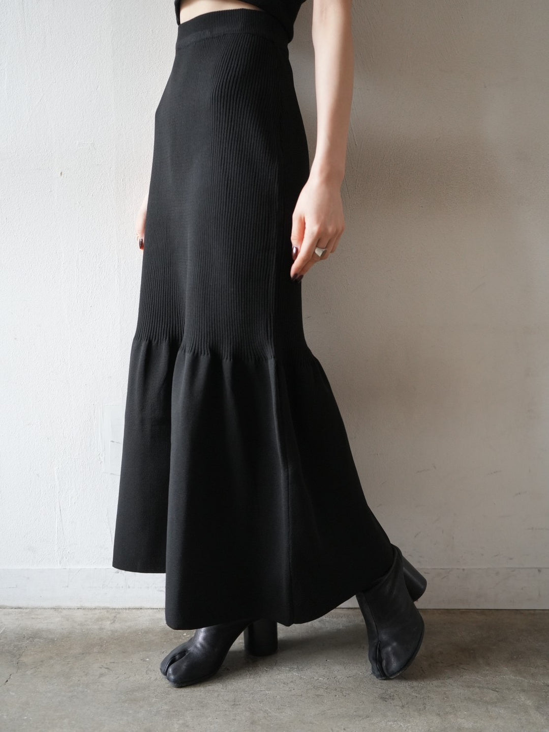 【預訂】人魚聚酯針織裙/黑色