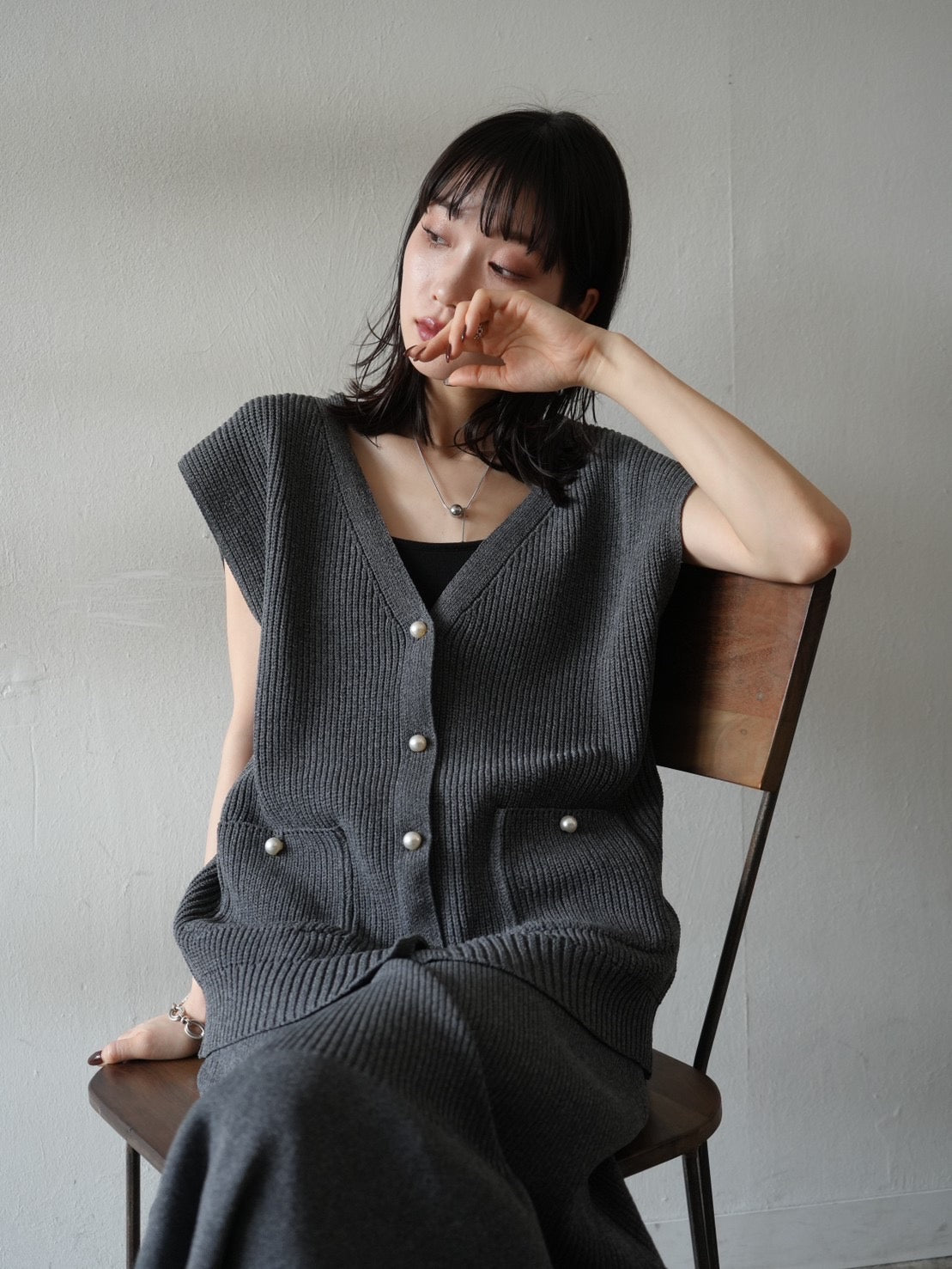 予約]マーメイドポリエステルニットスカート/チャコール – Lumier