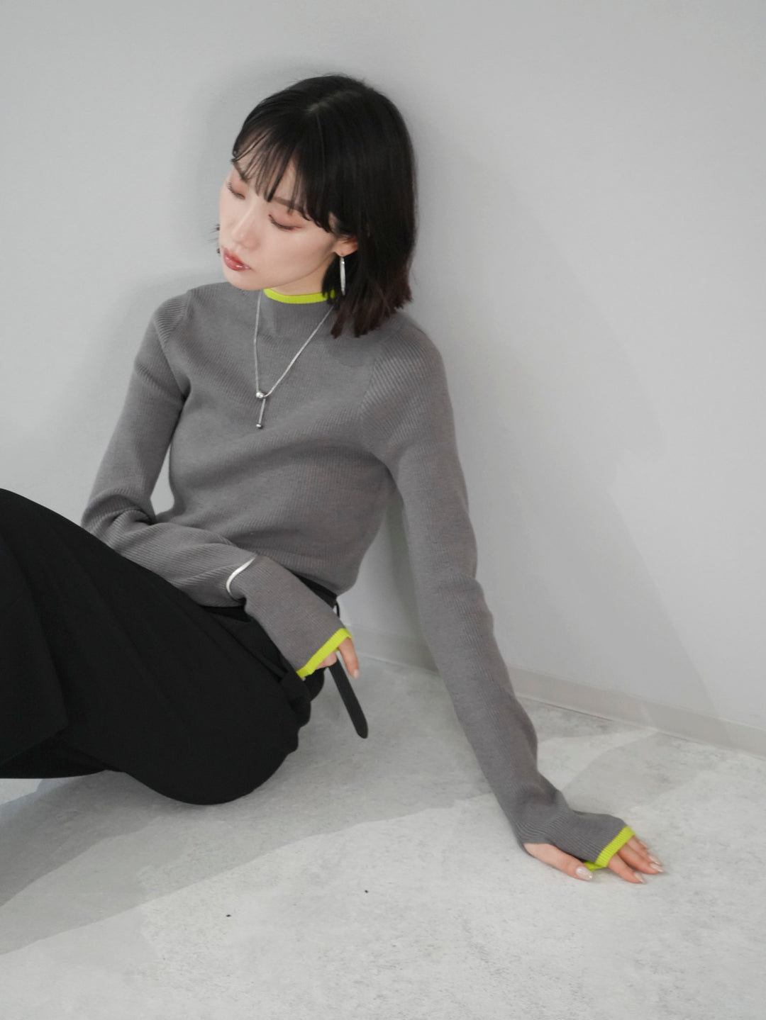 [Pre-order] Fingerhole color scheme high neck ribbed knit top/gray