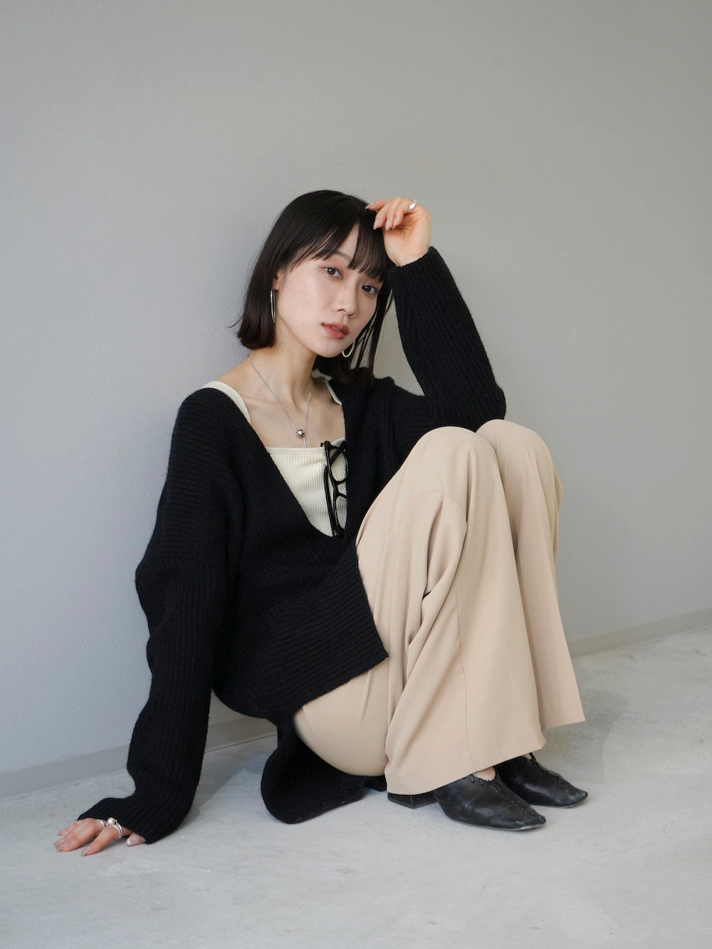 予約]畦編み深Vニットプルオーバー/ブラック – Lumier