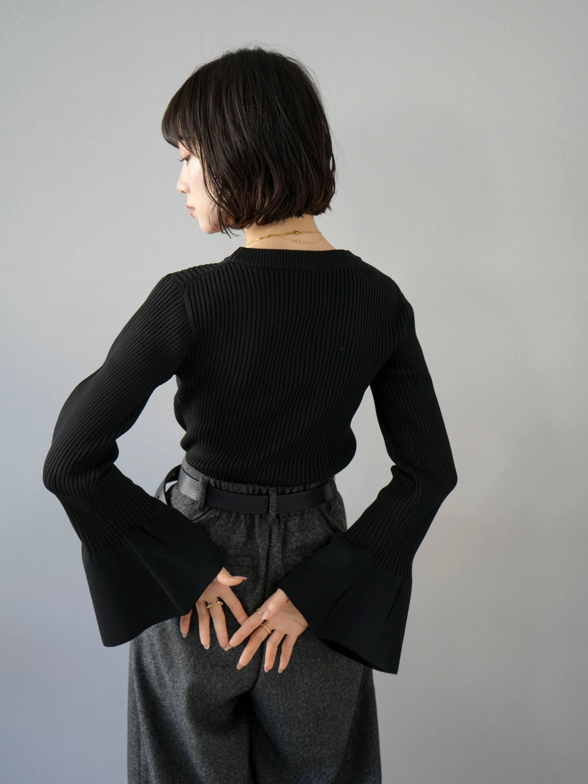 UN3D. リブカットタートル フレアスリーブリブニット ブラック UN3D. リブカットタートル フレアスリーブリブニット ブラック